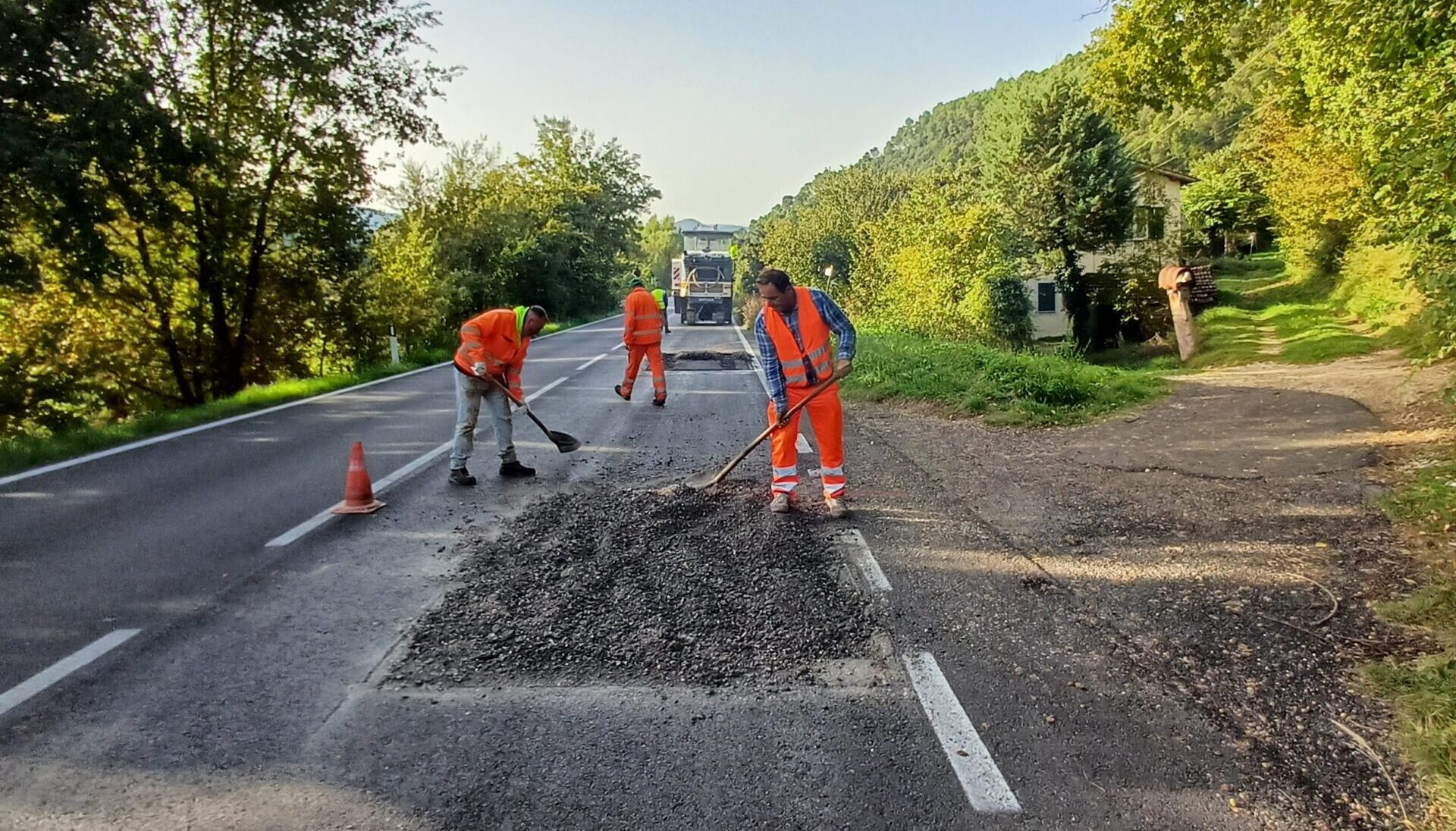 ARPA ottaa näytettä asfalttifilleristä Italiassa